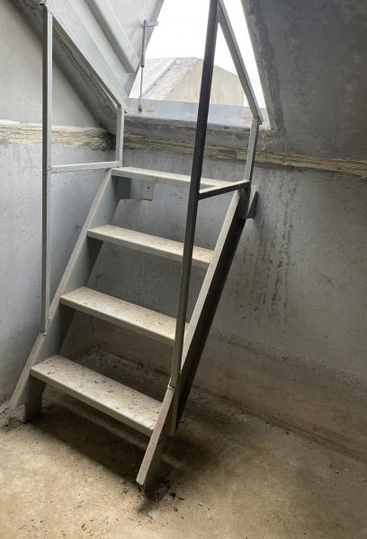 In ground storm shelter stairs 